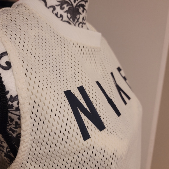 New Nike muscle tee - Picture 5 of 5